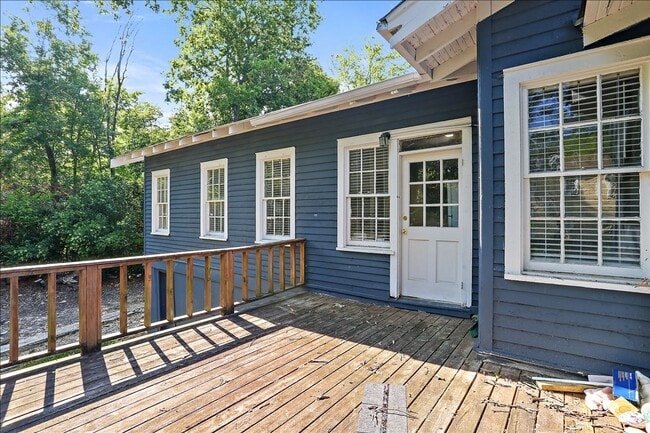 Building Photo - 904/906 Poplar Street