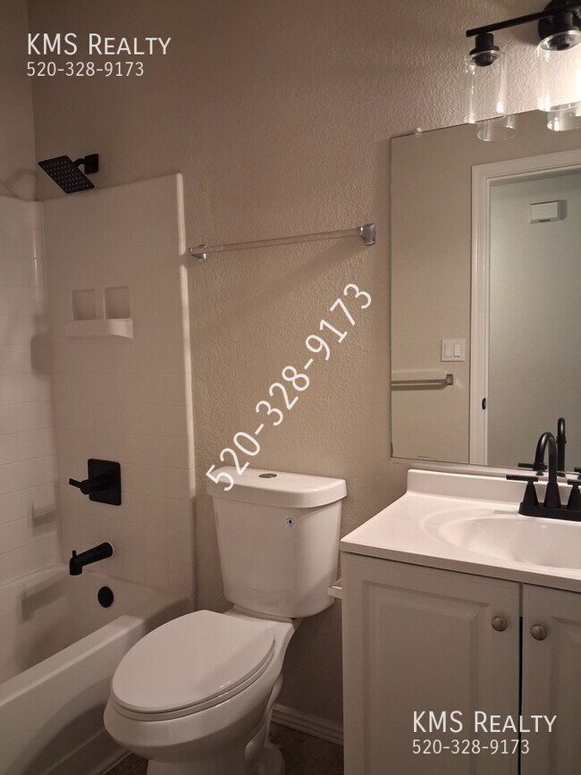 Building Photo - 2867 N Tolman Dr