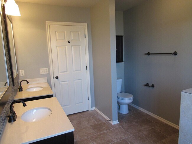 Building Photo - 17516 Black Hawk Dr