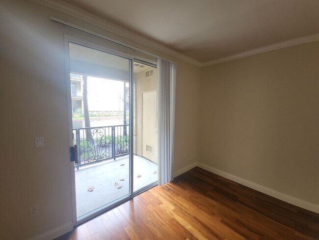 Building Photo - Watermarke: Lower 1 Bed 1 Bath Condo,
