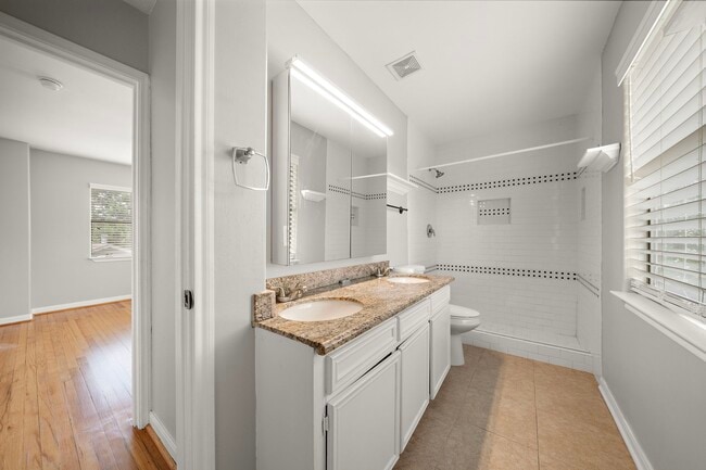 Building Photo - 3818 Southmore Blvd