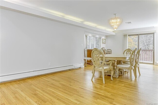 Building Photo - 9 Cloverdale Ln