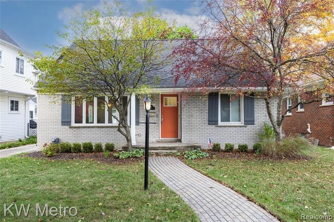 Building Photo - 1316 Lyons Ave