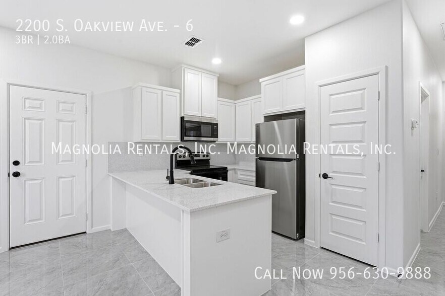 Building Photo - 2200 S Oakview Dr