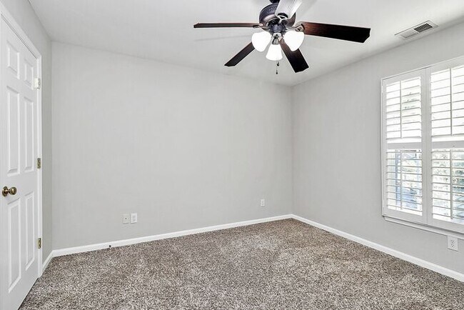 Building Photo - Wonderfully Updated 4BD/2.5BA Cul-de-Sac Home!