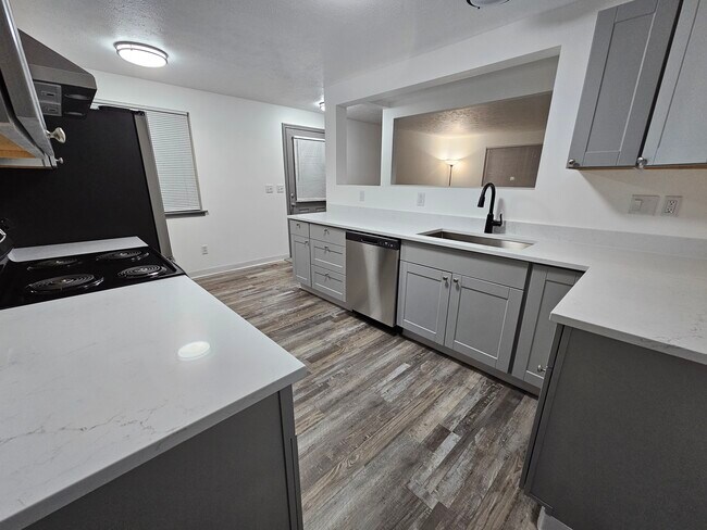 Building Photo - 2409 E Columbia Ave