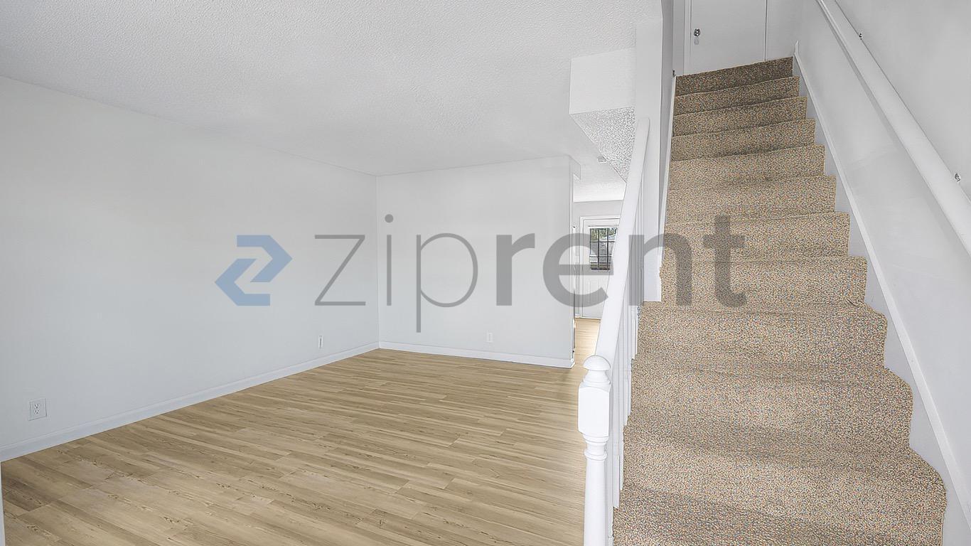 Building Photo - Unit APT E