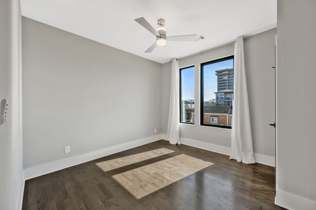 Building Photo - 1648 19th Ave S