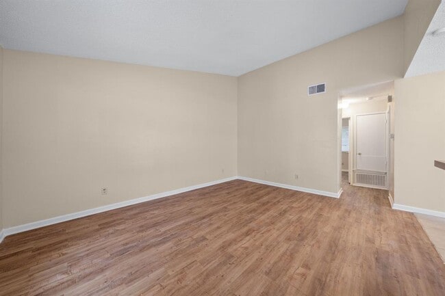 Building Photo - 100 Meteor Dr