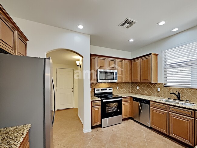 Building Photo - 576 E Calle De Ocaso