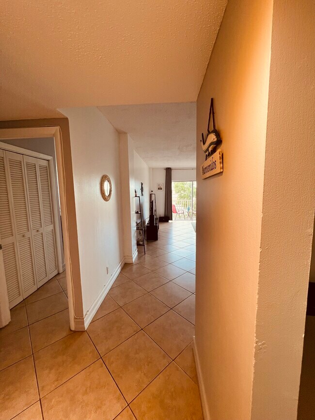 Building Photo - 1455 N Treasure Dr