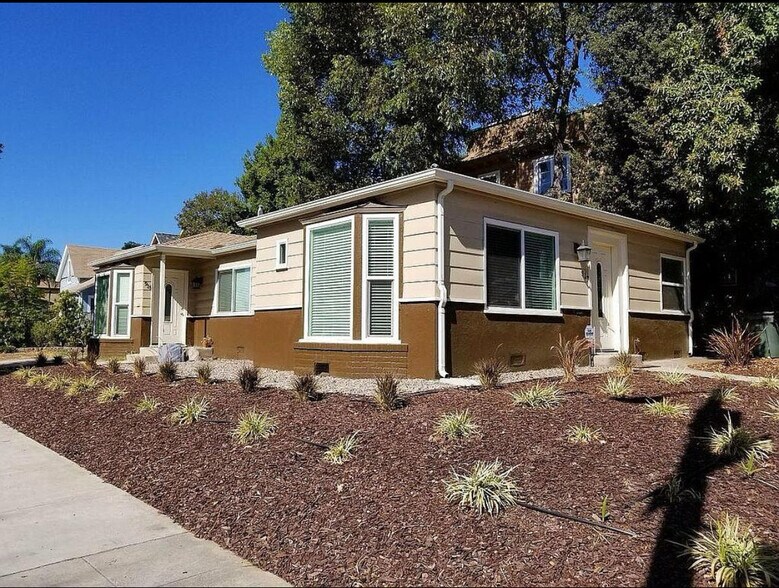 Building Photo - 917 N Los Robles Ave