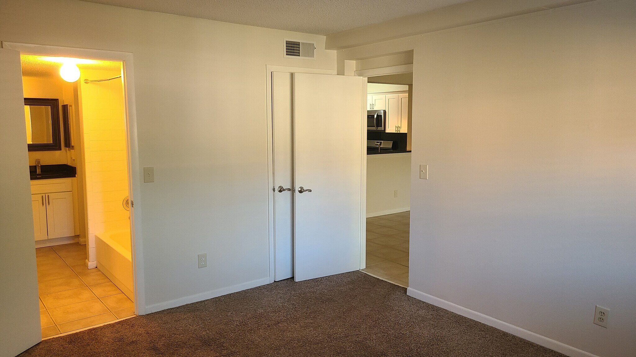 Building Photo - 3055 Casa del Sol Cir