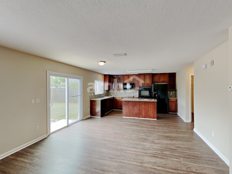 Building Photo - 664 Mackenzie Cir