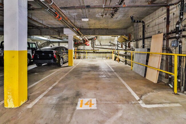 Building Photo - 11920 Goshen Ave