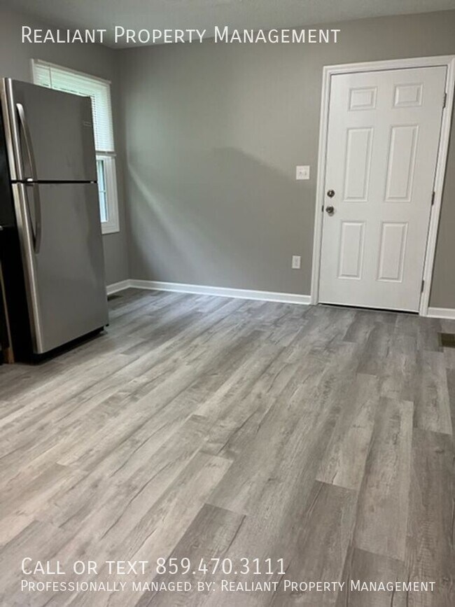 Building Photo - 620 Barefoot Dr