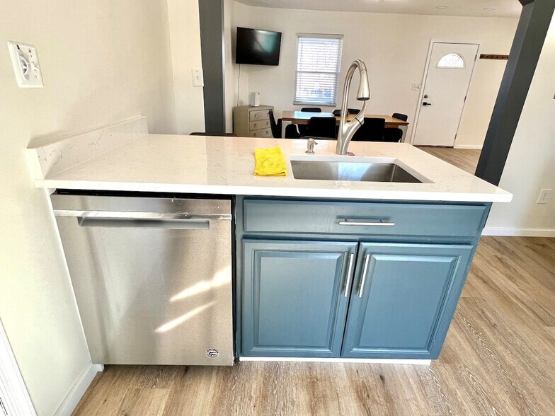 Building Photo - 6112 Modupeola Way