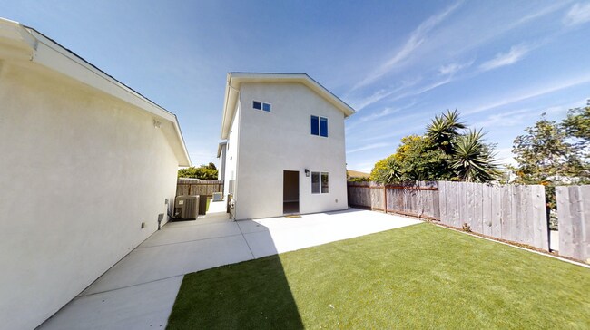 Primary Photo - PRIVATE YARD!! 4BD/2BR, Corner of Tipton a...