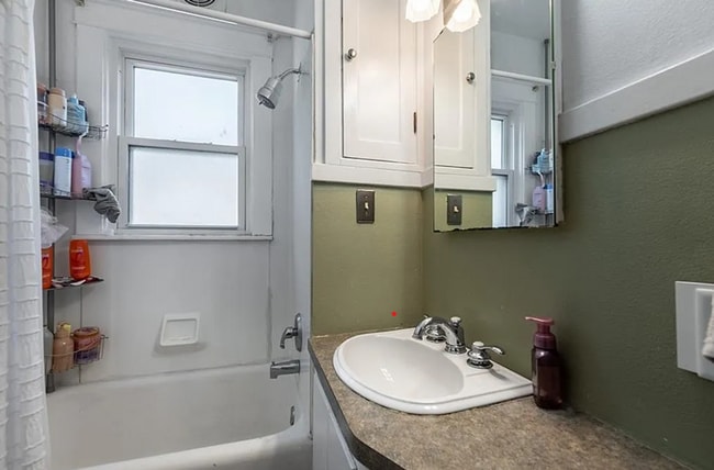 Building Photo - 521 2nd Ave