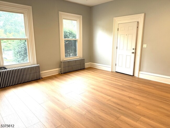 Building Photo - 18 Elm St