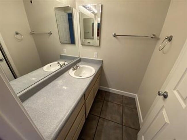 Building Photo - Pre-Leasing for September!