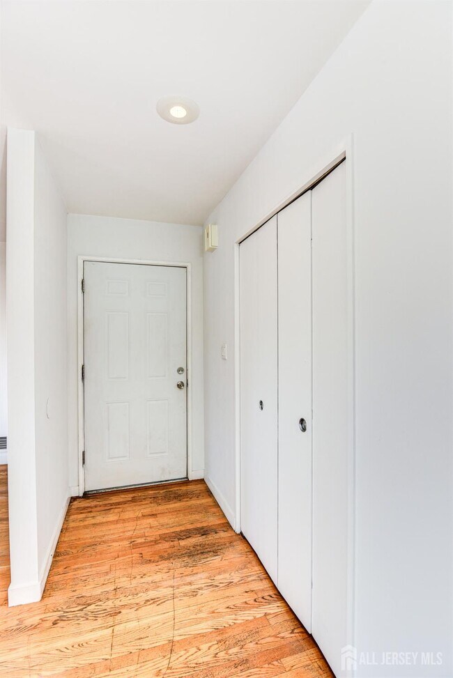 Building Photo - 167 N Main St