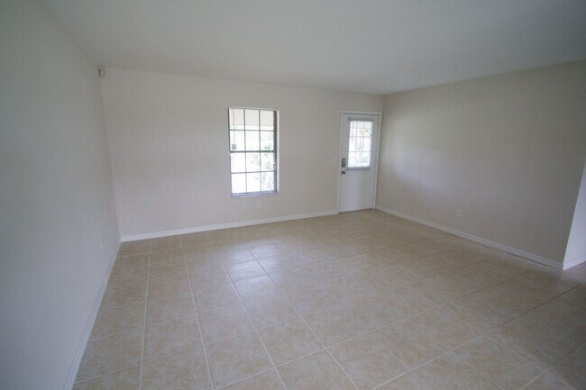 Building Photo - Waterfront 3BR Home on Canal | Spacious Yard | Lawn Care Included | Pet Friendly