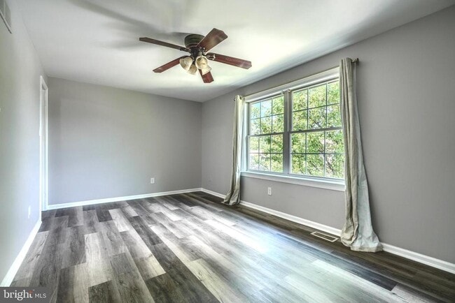 Building Photo - 9 Guinevere Ct