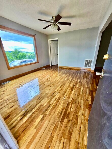 Primary Photo - 306 Joel Bentley Way