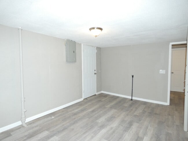 Building Photo - 4700 N Bristol Ave