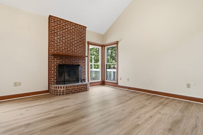 Building Photo - Available Now! 3-Bedroom Townhome in West Raleigh