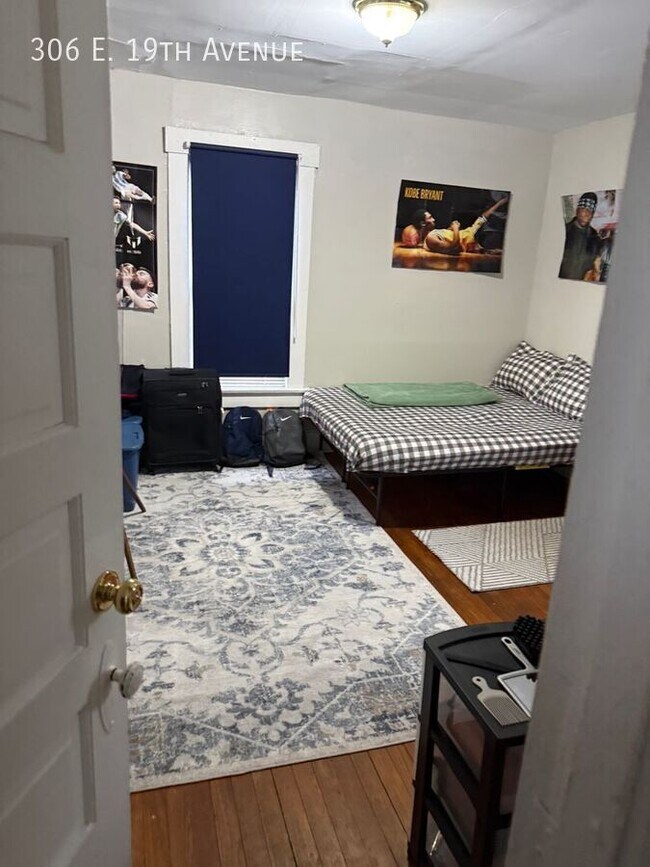 Building Photo - 306 E 19th Ave