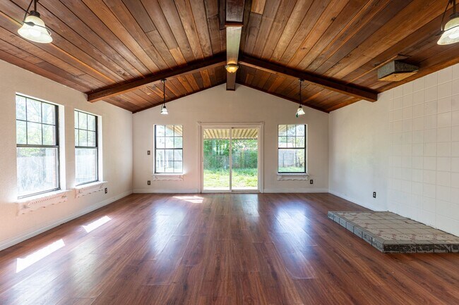 Building Photo - Oklahoma City Rent to Own!