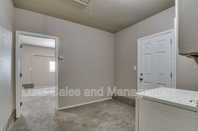 Building Photo - 3005 SW 52nd Pl