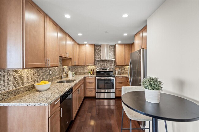 Building Photo - 1530 Key Blvd