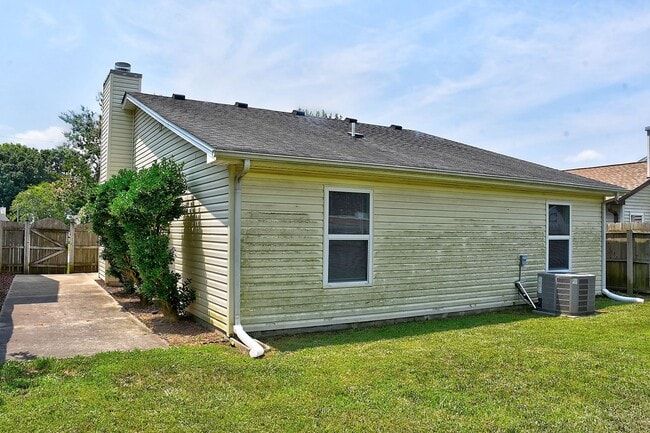 Building Photo - HOUSE FOR RENT