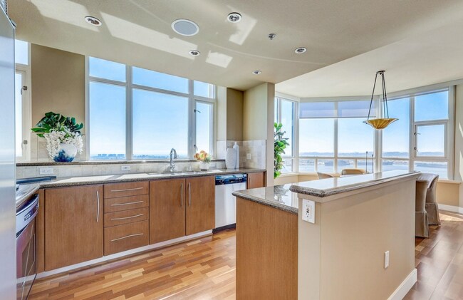 Building Photo - 700 W Harbor Dr