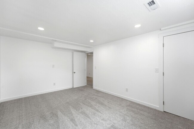 Building Photo - 4523 S 600 E