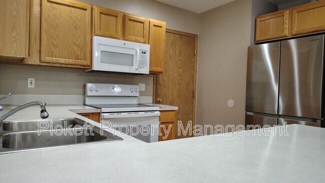 Building Photo - 1108 NE Beaumont Ln