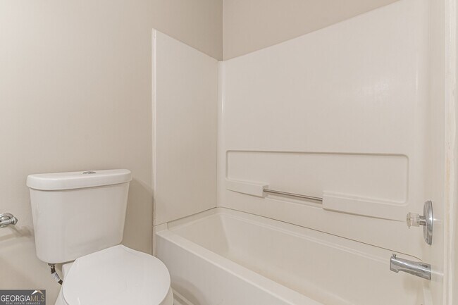 Building Photo - 5895 Hampton Ct