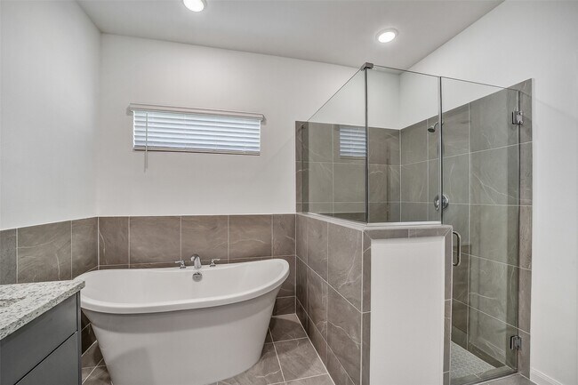 Building Photo - 11943 Pondwood Dr