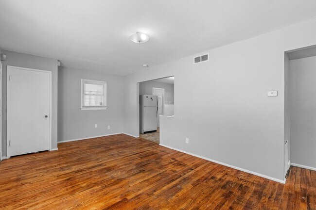 Building Photo - 8433 1st St