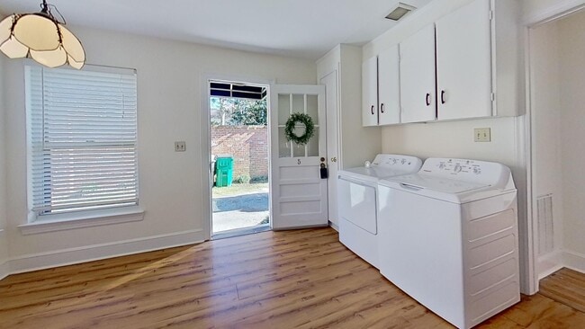 Building Photo - 2408 Providence Rd