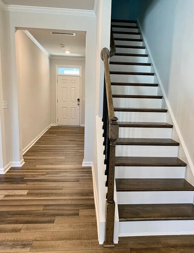 Building Photo - 525 Hazy Hls Ln