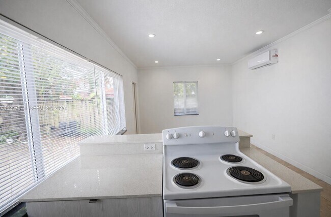 Building Photo - 572 NE 67th St