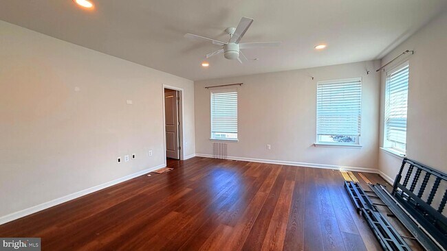 Building Photo - 10552 Neil Armstrong Way