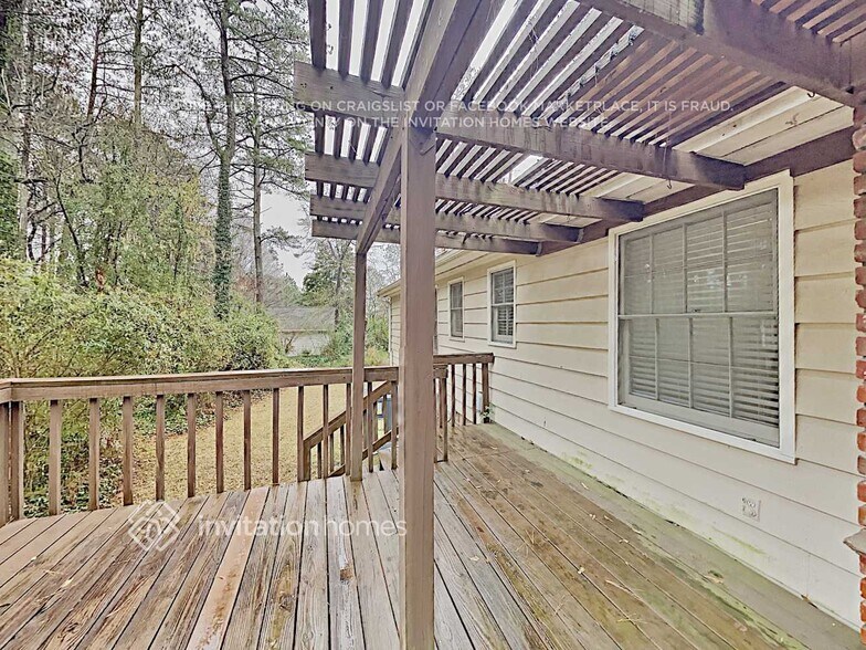 Building Photo - 3913 Plantation Dr