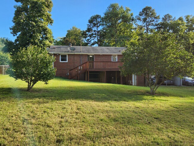 Building Photo - 139 Saratoga Dr