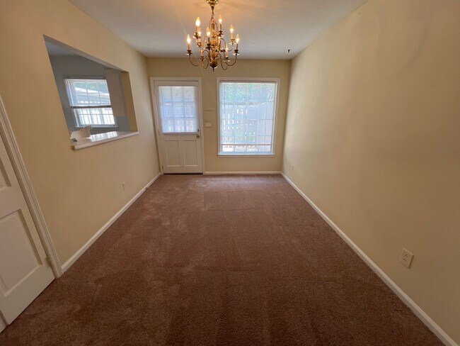 Building Photo - Williamsburg Townhomes