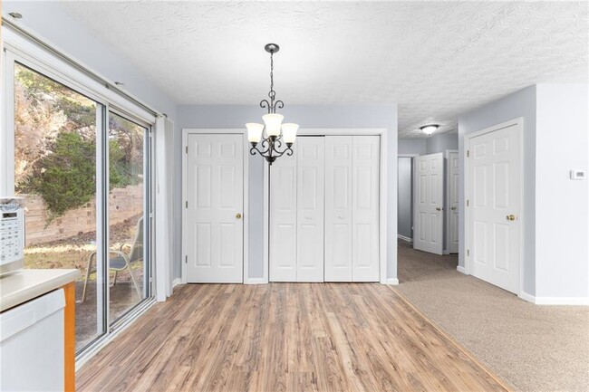 Building Photo - 400 Spring Head Dr SE